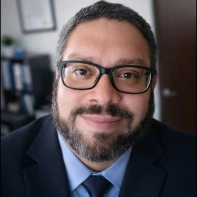 Un retrato profesional del desarrollador.